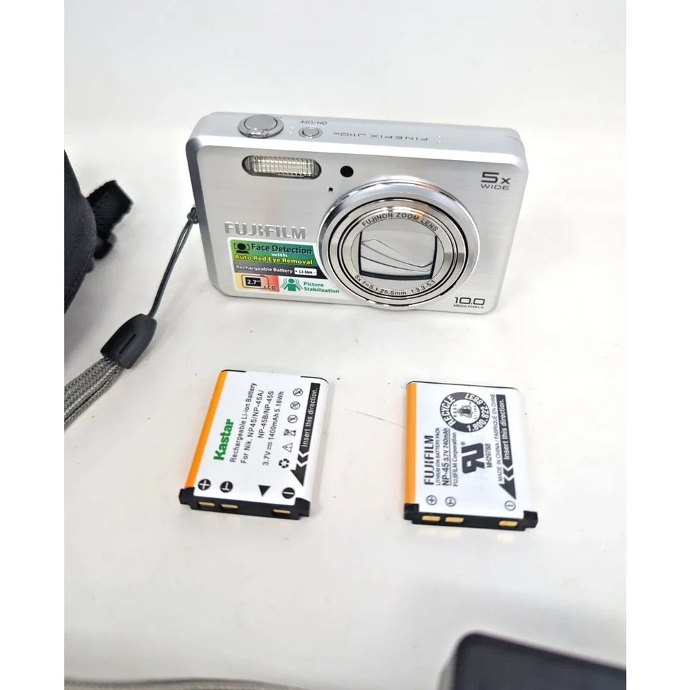 FUJI FINEPIX J110W Digital Camera Silver with charger 2 batteries case fast ship